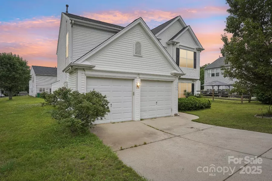 3038 Old Ironside DR, Charlotte, NC 28213