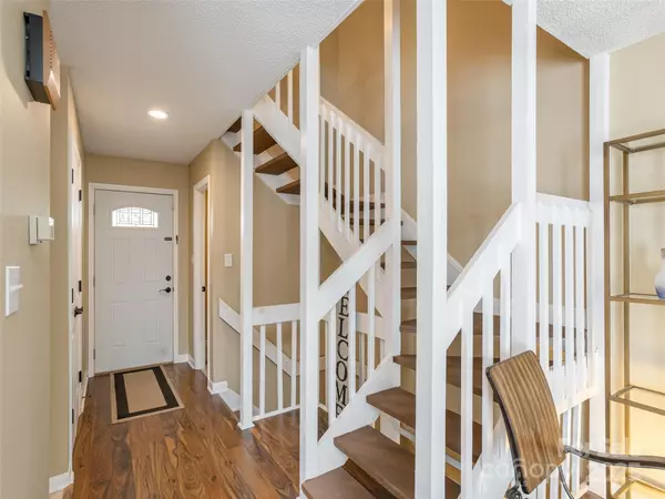 Asheville, NC 28803,23 Hollybrook DR