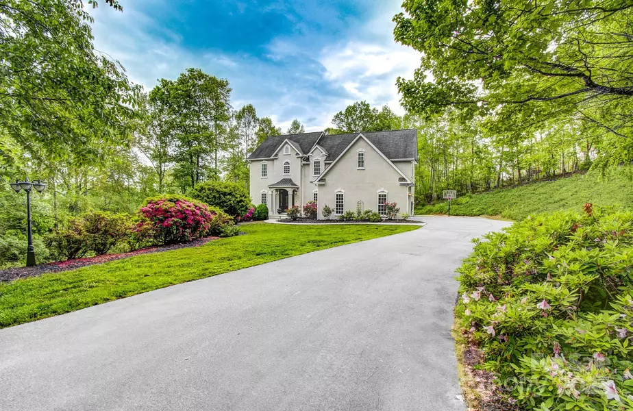 208 Bragg CT, Hendersonville, NC 28792