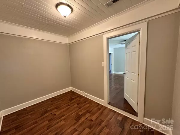 Charlotte, NC 28208,2434 Columbus CIR