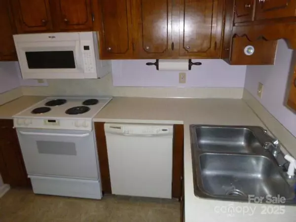 Kannapolis, NC 28083,214 Idlewood DR