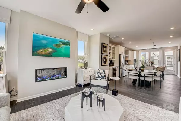 Davidson, NC 28036,743 Hoke LN