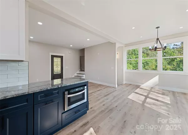 Weaverville, NC 28787,148 Amblers Knoll RD