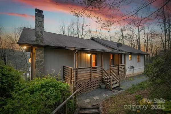 1521 Old Jonas Ridge RD, Newland, NC 28657