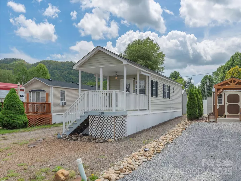 219 Pike PT, Waynesville, NC 28785