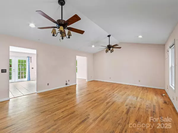 Saluda, NC 28773,316 Big Raven LN