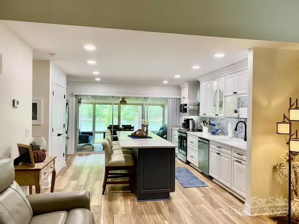 118 W Lake DR N #205, Lake Lure, NC 28746