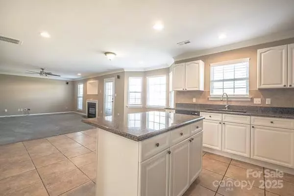 Charlotte, NC 28273,10146 Hawkeye DR #2