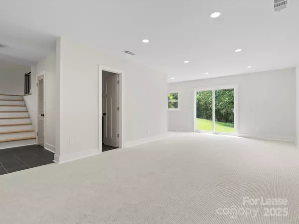 Charlotte, NC 28214,245 Enwood DR