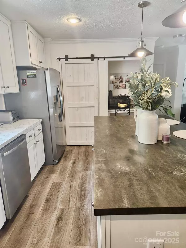 Hickory Grove, SC 29717,2025 Kisatchie DR