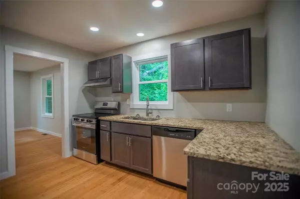 Swannanoa, NC 28778,307 Hawthorne AVE