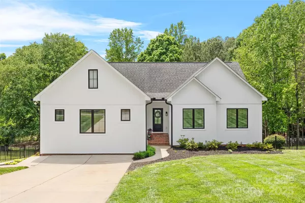 Mooresville, NC 28117,184 Quiet Cove RD