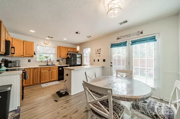 Charlotte, NC 28269,11515 Retriever WAY