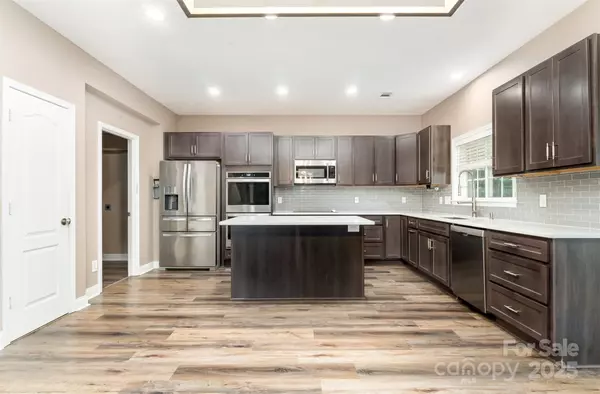 Charlotte, NC 28262,11109 Amur CT
