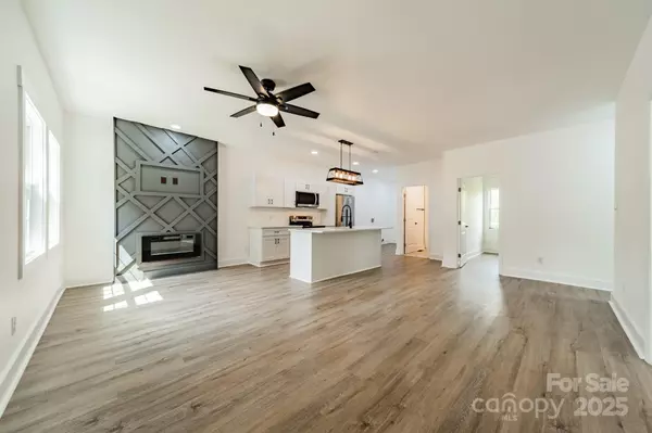 322 S Hill ST, Gastonia, NC 28052