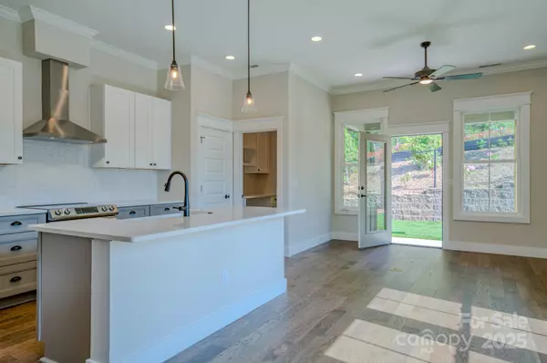 Asheville, NC 28804,151 Collin PL #15