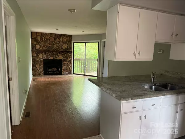 1420 11th Street DR NW, Hickory, NC 28601