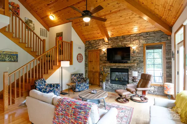 Burnsville, NC 28714,222 Creekside WAY #D-301
