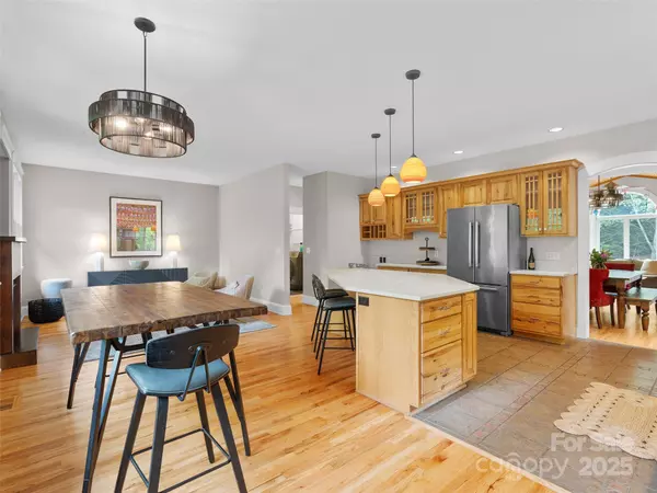 Asheville, NC 28803,33 Village Pointe LN