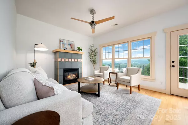 Asheville, NC 28806,20 Grandview DR