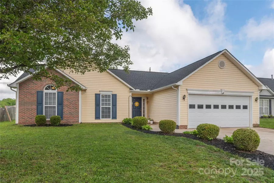 152 S Sunberry TRL, Fletcher, NC 28732