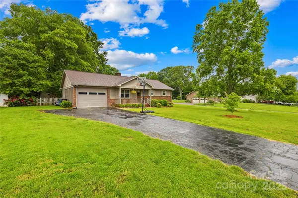 Statesville, NC 28625,117 Ethel LN