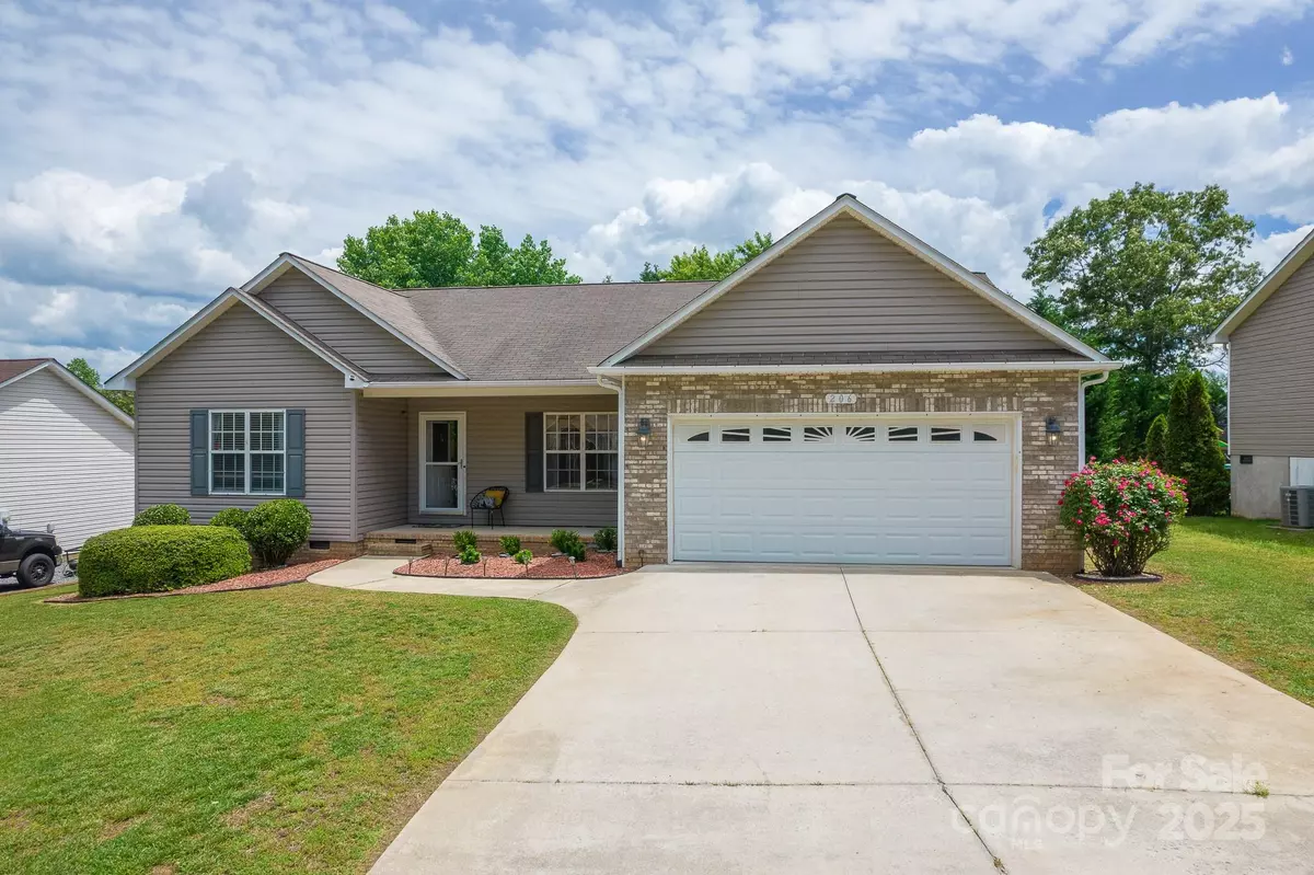 Hickory, NC 28601,206 Pine Meadow ST
