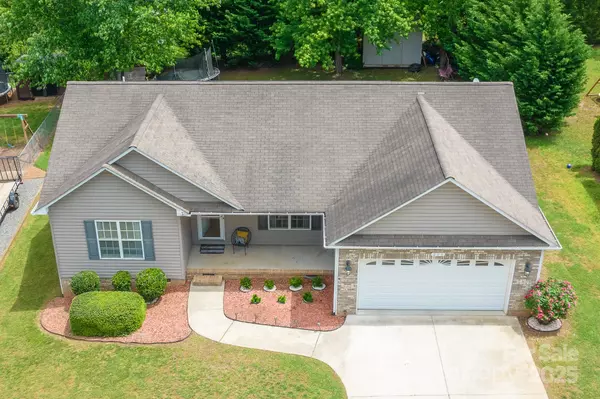 Hickory, NC 28601,206 Pine Meadow ST