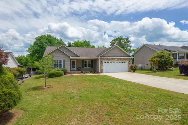 Hickory, NC 28601,206 Pine Meadow ST