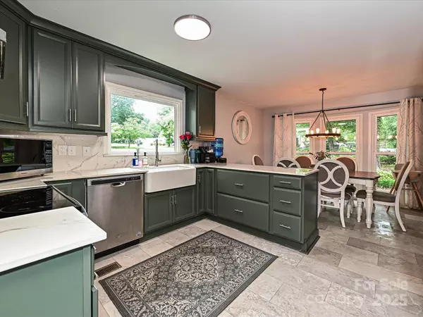 Gastonia, NC 28056,2437 Woodleigh DR