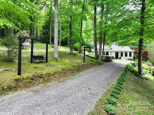 Waynesville, NC 28785,45 Gracious LN