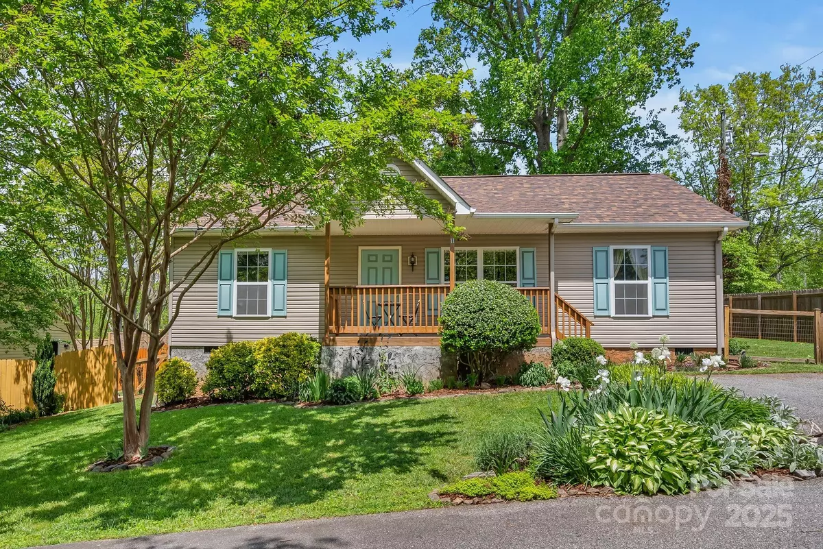 Asheville, NC 28806,11 Louisville PL