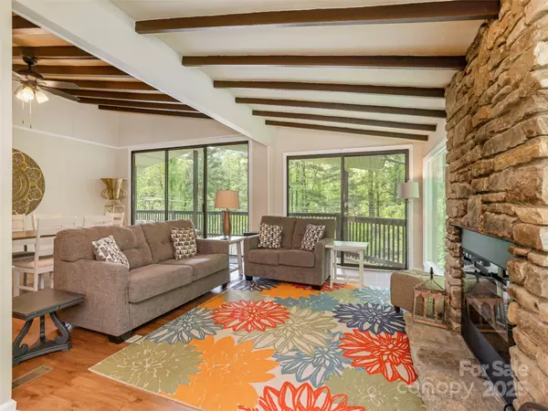 Hendersonville, NC 28739,61 W Lake View RD