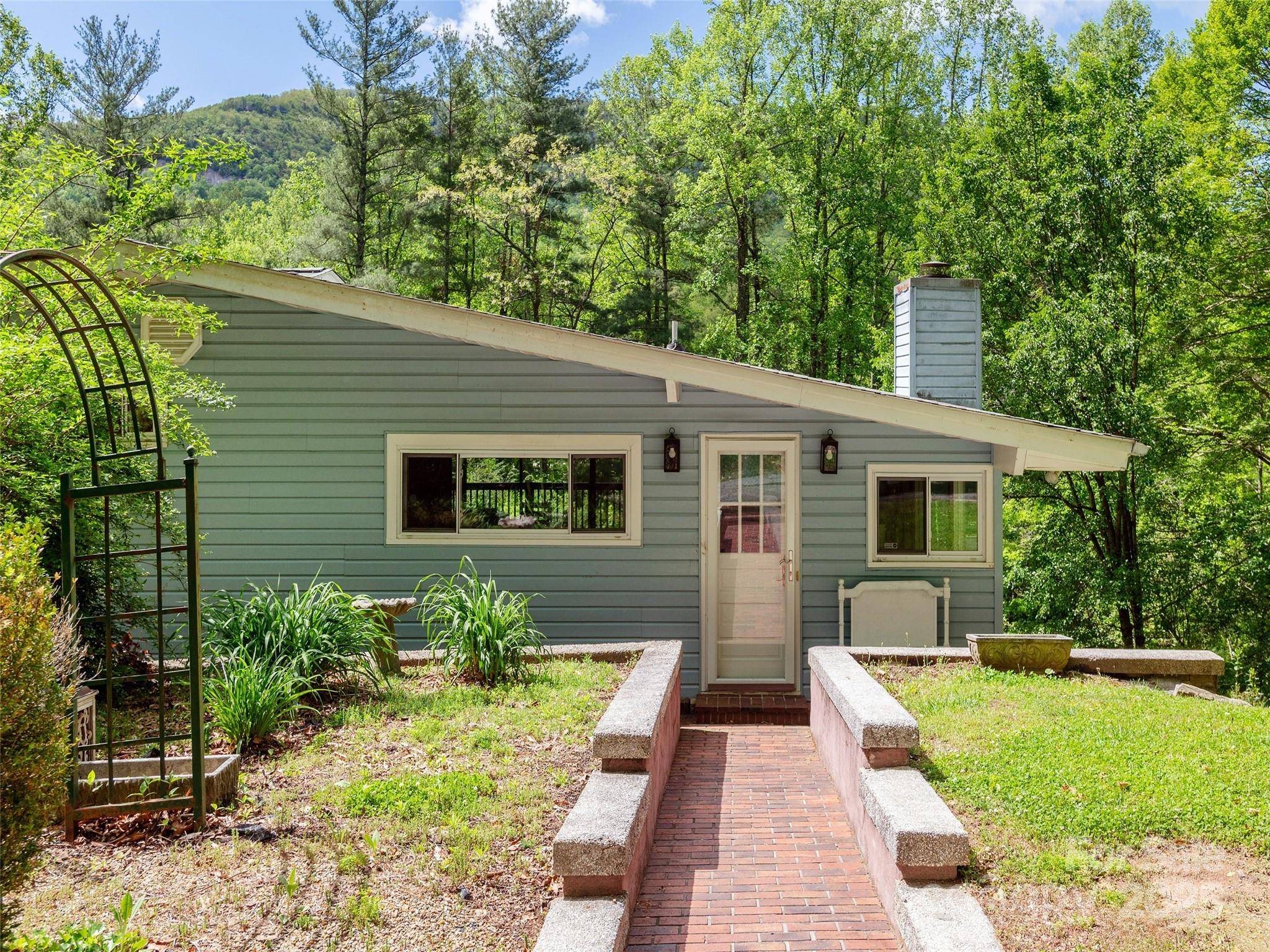 Hendersonville, NC 28739,61 W Lake View RD