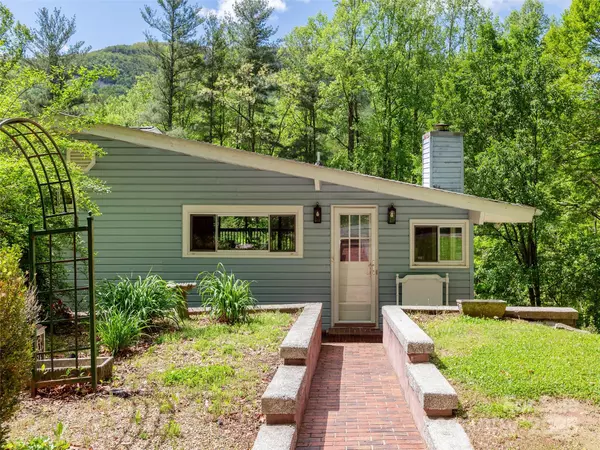 Hendersonville, NC 28739,61 W Lake View RD