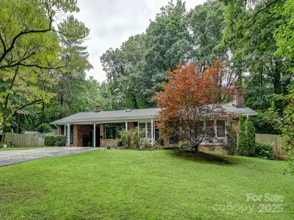 Hendersonville, NC 28791,3221 Debbie DR