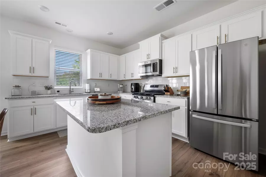 699 Kitfox DR NW, Concord, NC 28027