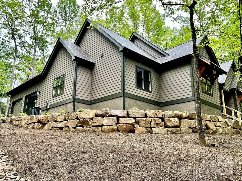 435 Soquili DR, Brevard, NC 28712