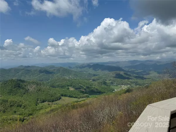 140 Slickrock RD #F3, Burnsville, NC 28714