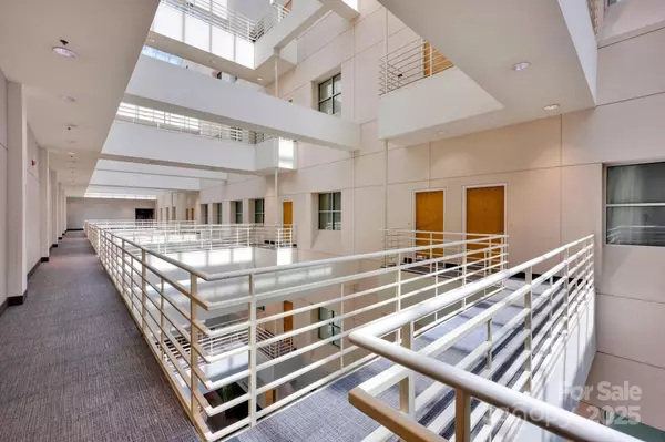 Charlotte, NC 28202,127 N Tryon ST #404