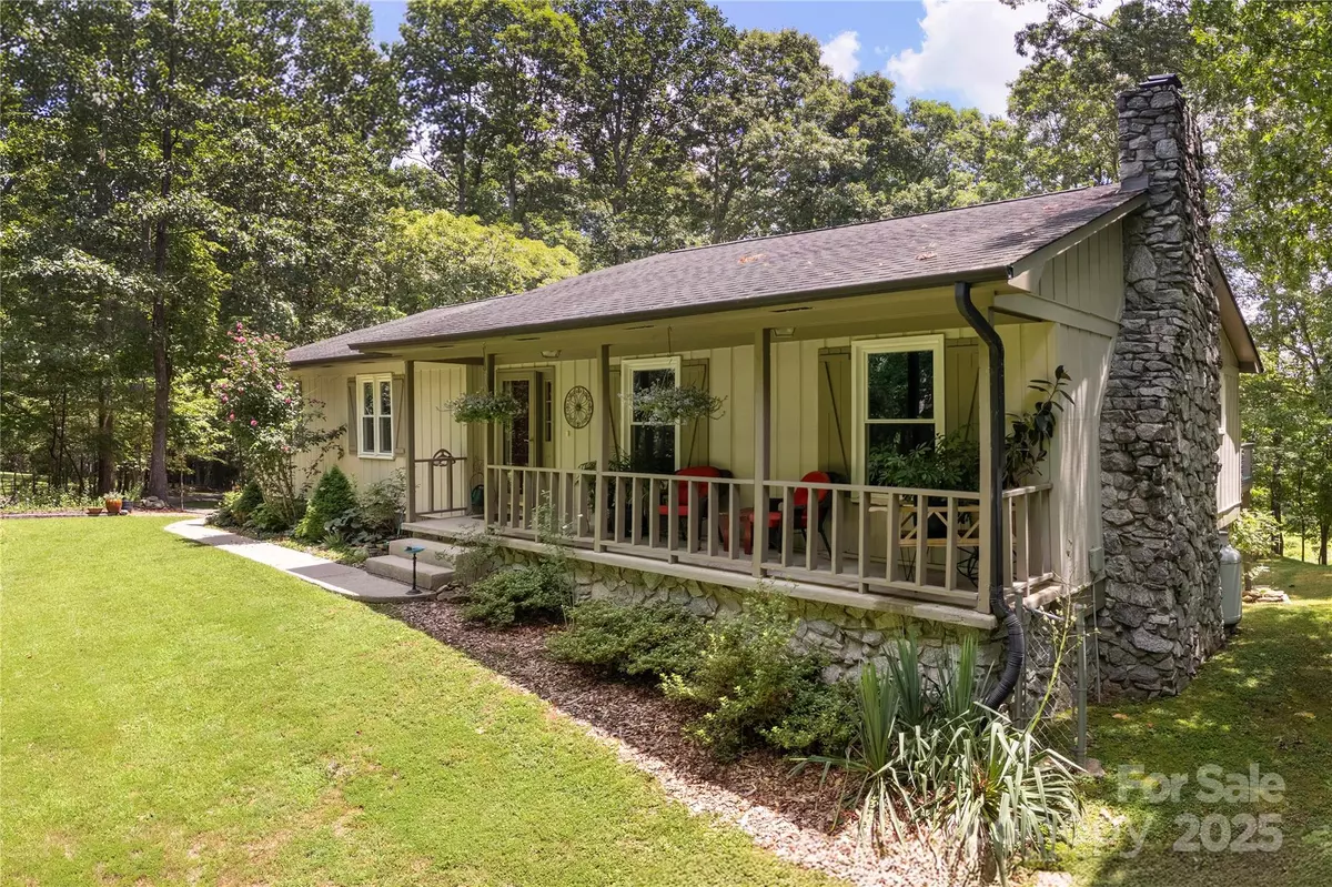 Hendersonville, NC 28791,230 Foxwood DR