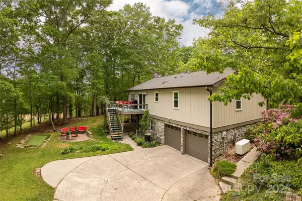 230 Foxwood DR, Hendersonville, NC 28791