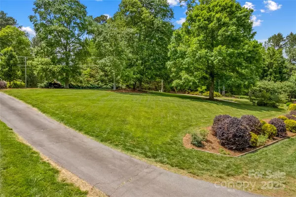 Mooresville, NC 28117,141 Ridge Top RD