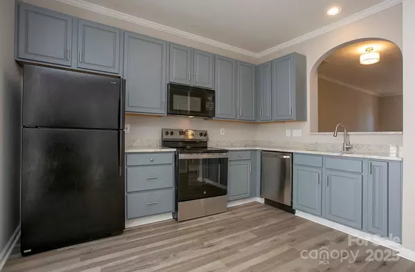 Charlotte, NC 28269,4938 Sunset Ridge CT