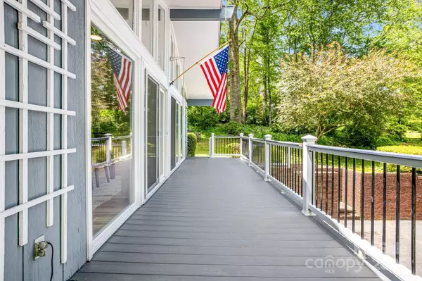 Hendersonville, NC 28791,2044 Glenheath DR