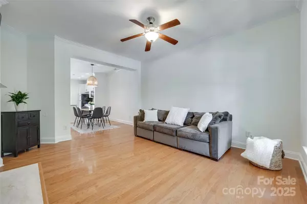 Charlotte, NC 28208,461 Hurston CIR