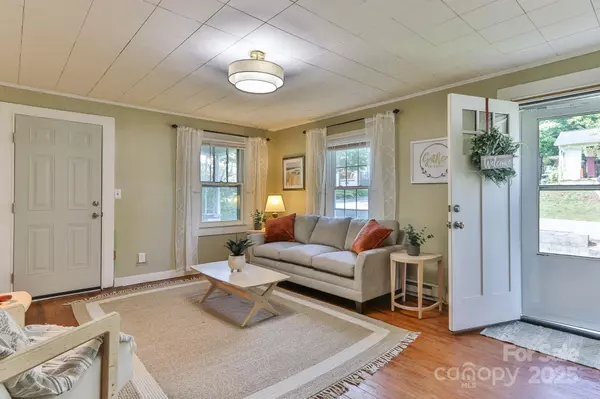 412 Woodhaven ST NE, Lenoir, NC 28645