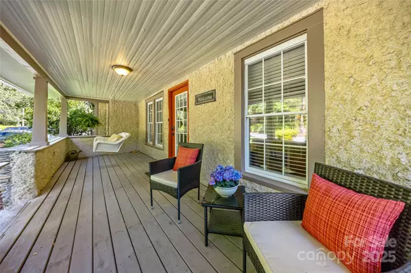 Hendersonville, NC 28739,672 Blythe ST