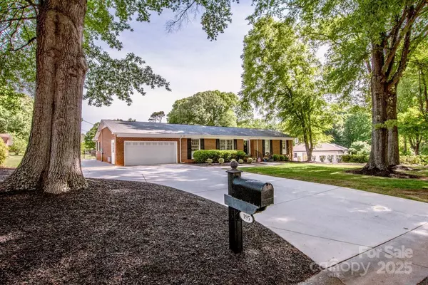 195 Brookfield CIR, Mooresville, NC 28115