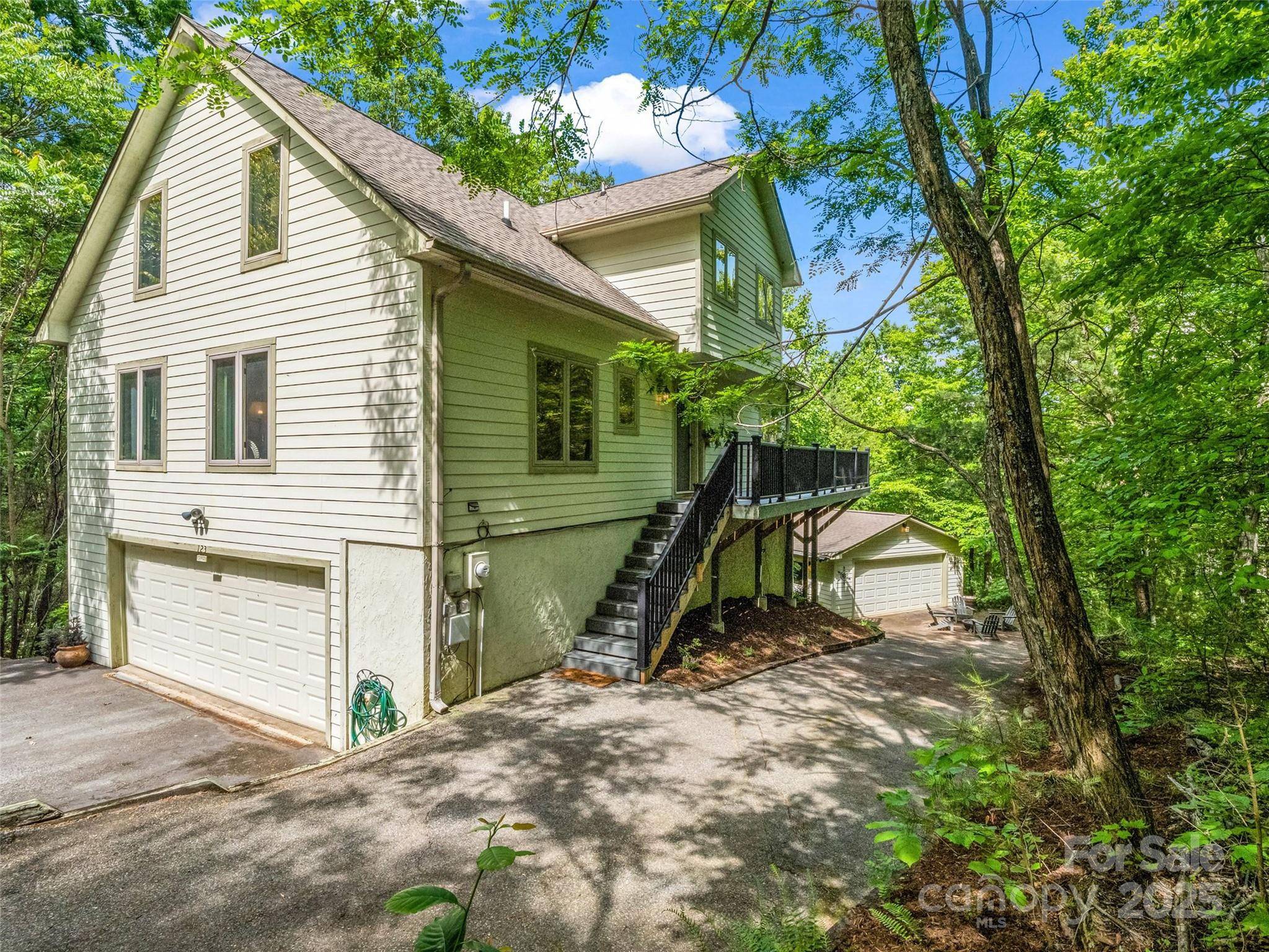 Lake Lure, NC 28746,123 Hummingbird CT